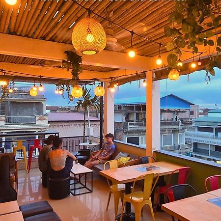 The Place Hostel Батамбанг Екстериор снимка
