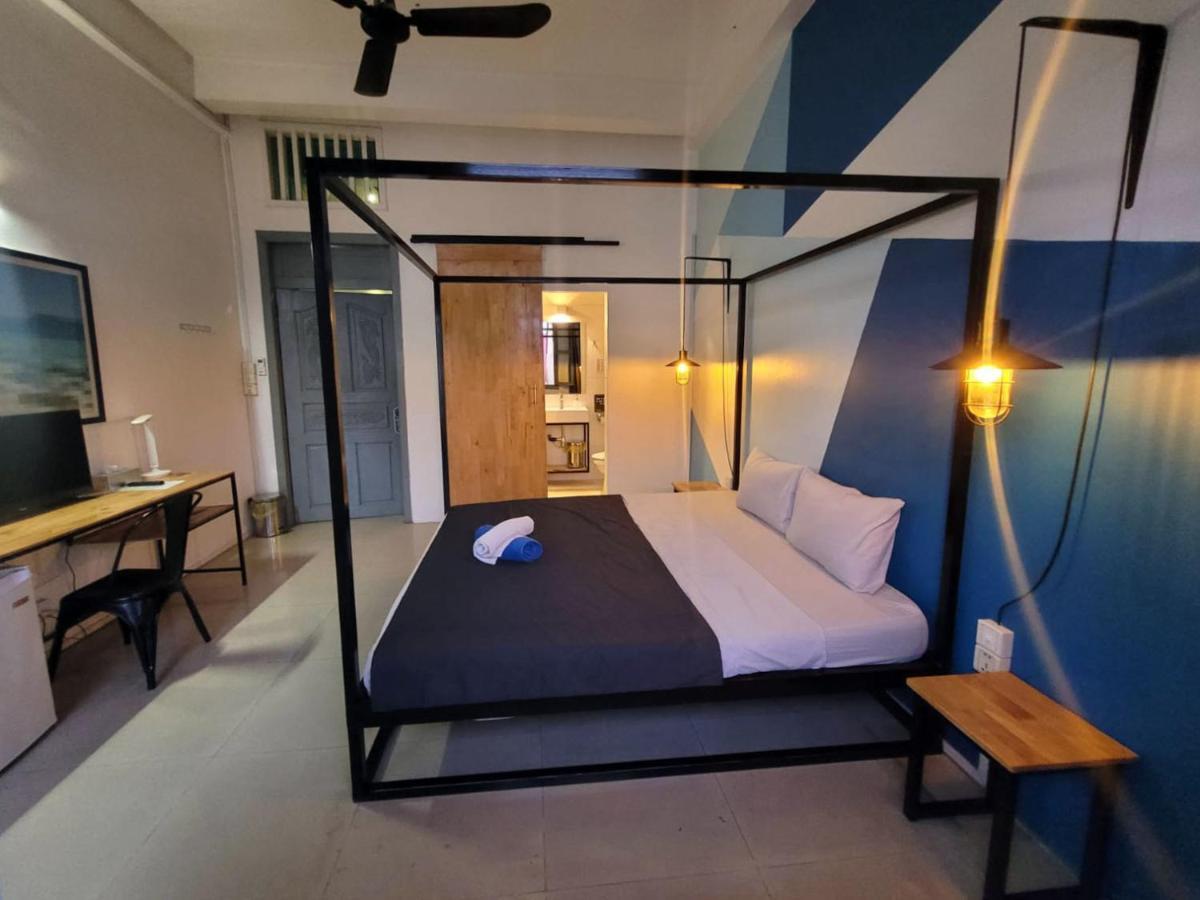 The Place Hostel Батамбанг Екстериор снимка