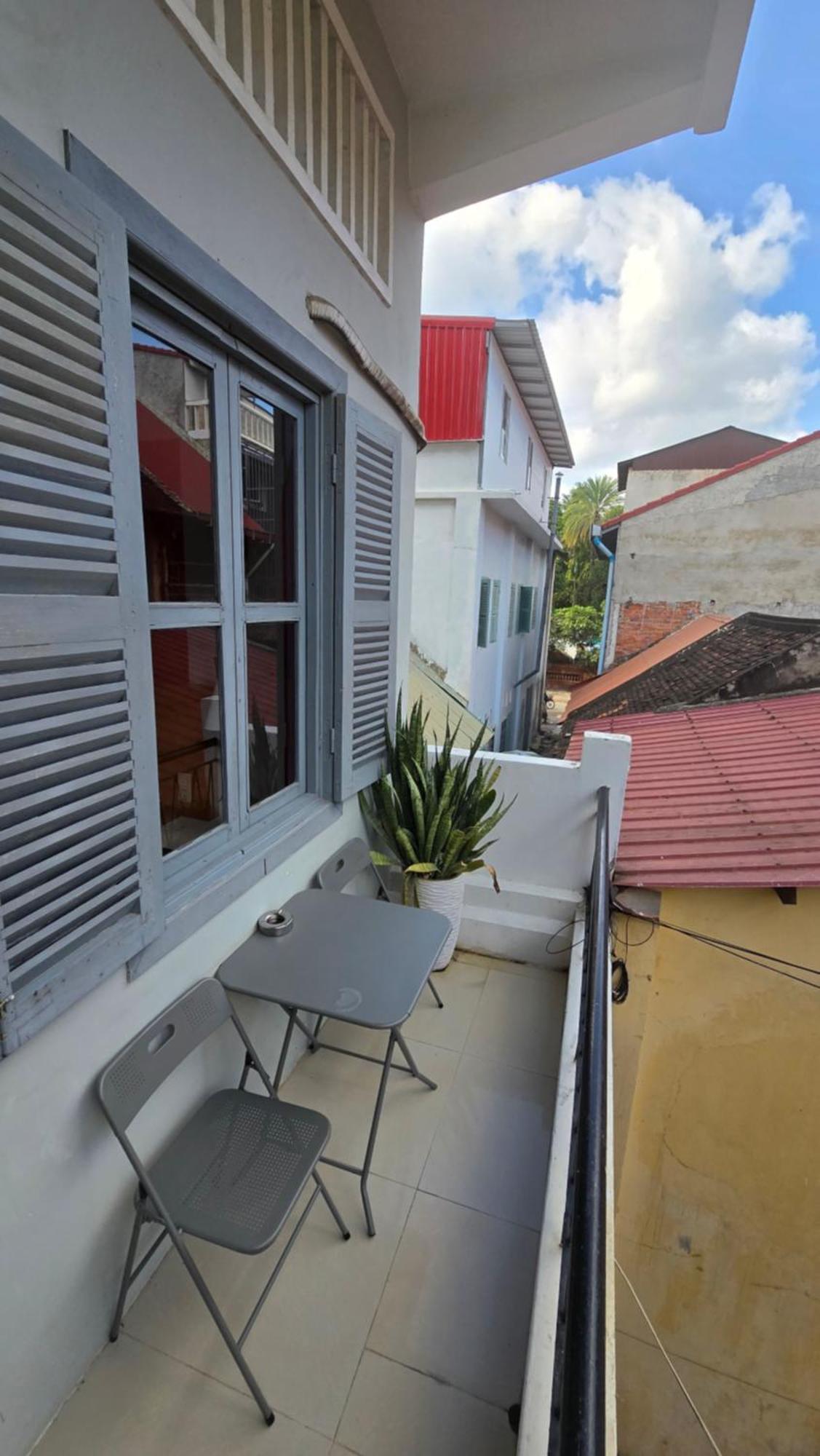 The Place Hostel Батамбанг Екстериор снимка